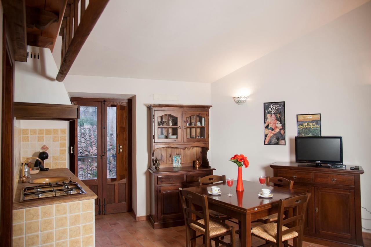 Mirose'S Holiday Home Кастельбуоно Екстер'єр фото